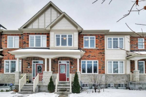 Modern Townhome Near Ottawa Attractions